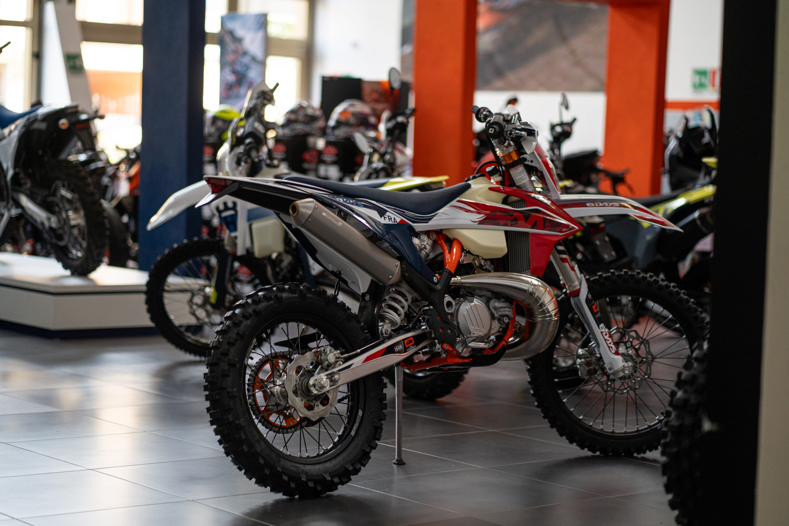 Affronta ogni sfida con stile a bordo delle moto KTM e Husqvarna disponibili nella nostra concessionaria a Alessandria. Nuove o usate, soddisfano ogni esigenza di guida con grinta e affidabilità.